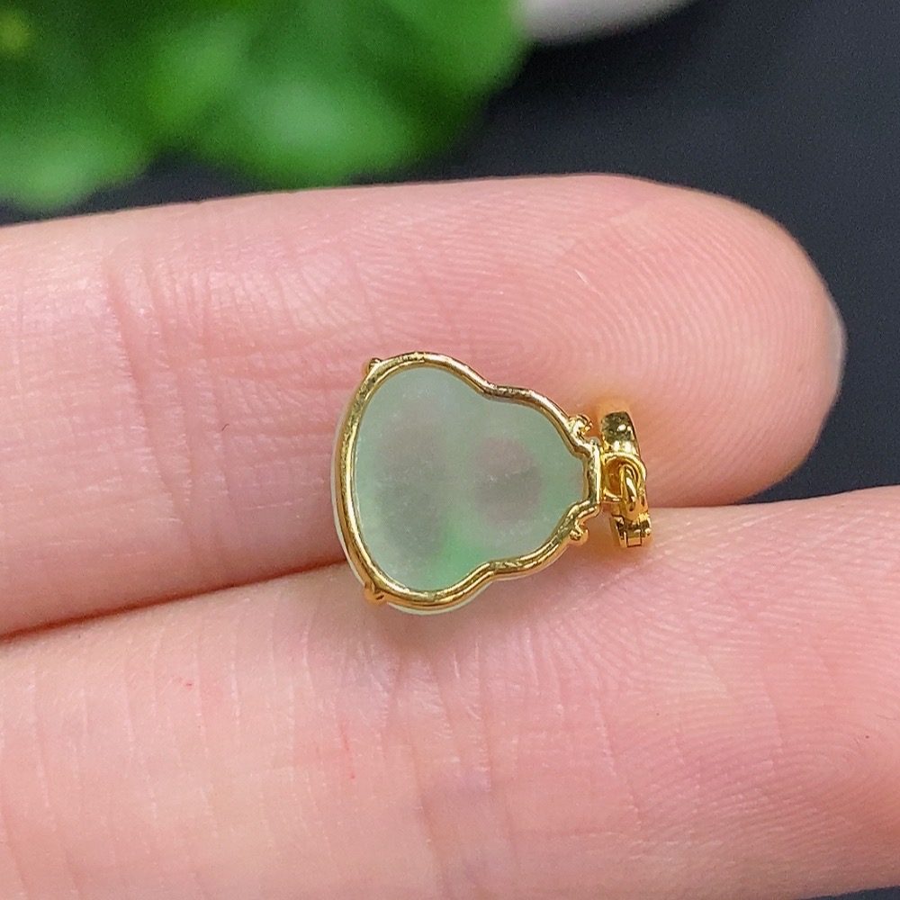 F32793305 Jadeite Gourd Inlaid Pendant 18k Gold Total Weight Approx. 1.1g
