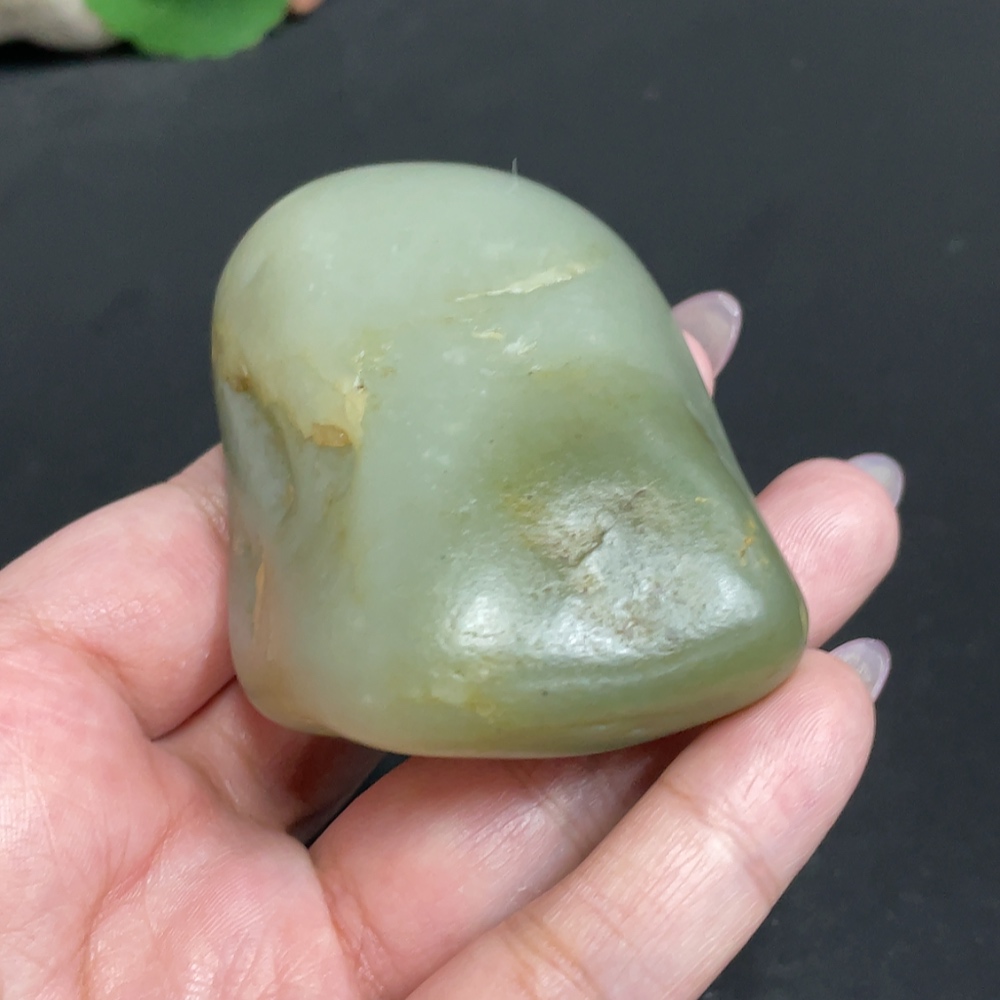 H33863294 Hetian Jade with other mineral components, undetermined skin color origin, total weight approx. 152.4g