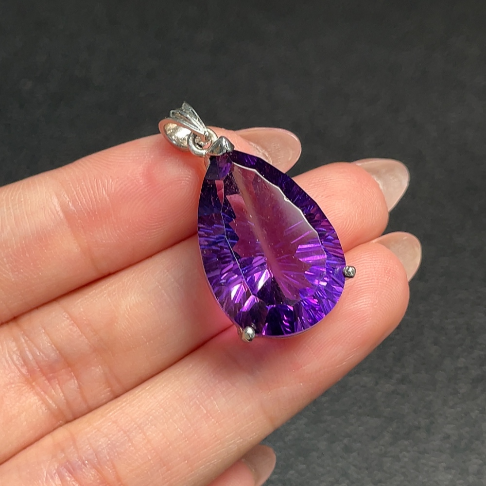 C33871542 Crystal Pendant Non-Gold Total Weight Approx. 7.32g