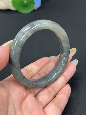 H41947234 和田玉正圈手镯 圈口58.4 货品总重约56g