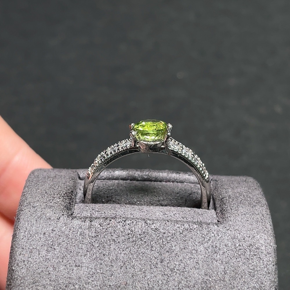 C29384552 Peridot Ring Non-Gold Setting Adjustable Size Total Weight Approx.1.7g Stone Size Approx.5mm