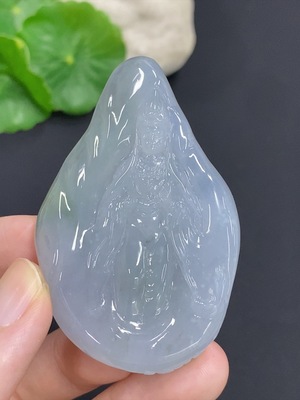 F46554566 翡翠观音挂件 货品总重量约38.5克 大师收藏证
