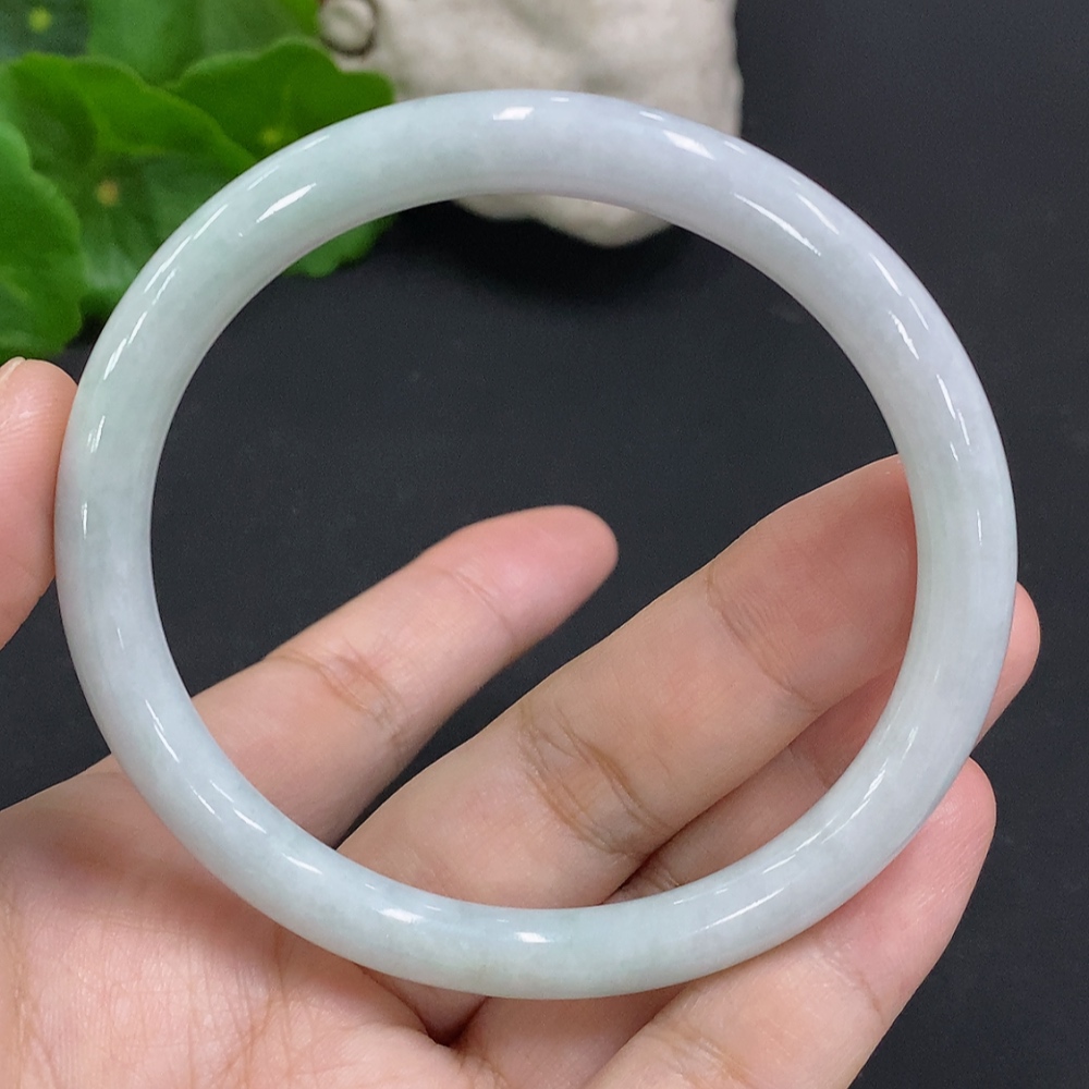 F35126228 Jadeite Round Bangle Size 60.2 Total Weight About 29.6g