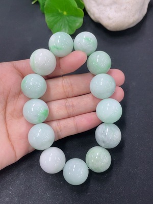 F46551440 翡翠手串 最大卡17.7mm左右 货品总约重106.18g