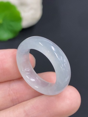 F41933585 翡翠戒圈 货品总重量约5.3克 圈口15