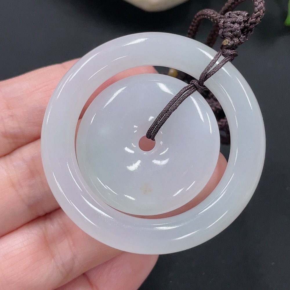 F27138508 Jadeite Mother-and-Child Button Pendant