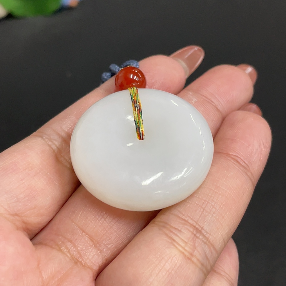 H34054660 Hetian Jade Pendant   Peace Buckle