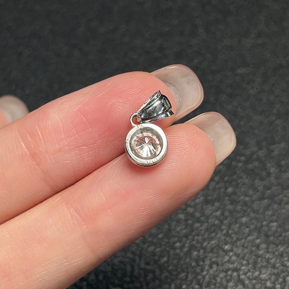 Z35181743 Diamond Pendant No Inscription Gold Content Tested PT90% Total Weight Approx. 1.67g
