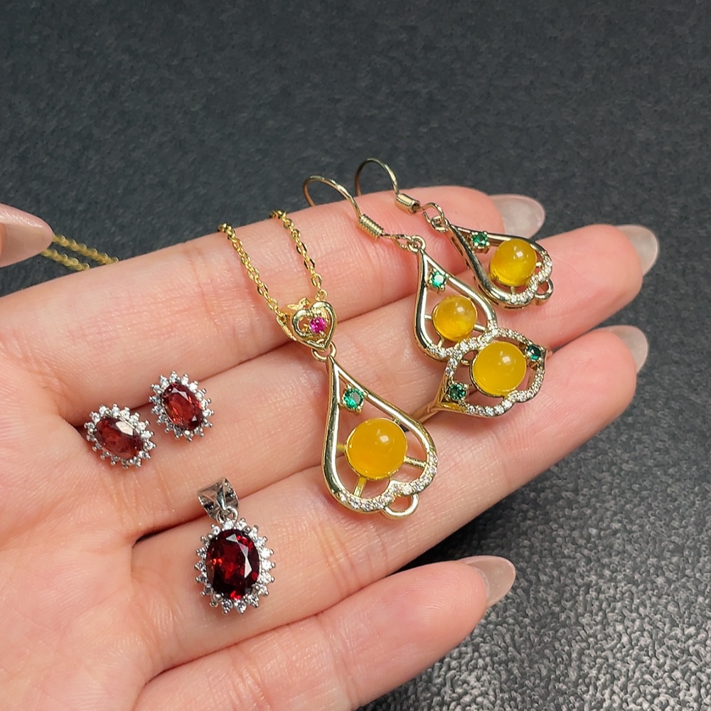 C33921120 Garnet + Amber Jewelry Non-Gold Total Weight Approx. 9.92g Sell as a Lot