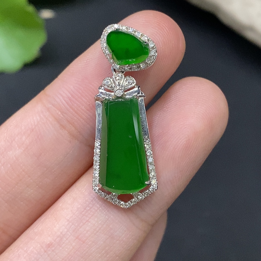 F27121691 Jadeite Plain Pendant Pendant with 18k Gold Mount, Total Weight Approx. 2.26g