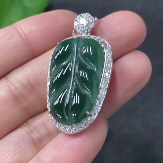 F33912505 Jadeite Inlaid Leaf Pendant Non-Gold Total Weight Approx. 8.65g Including Chain