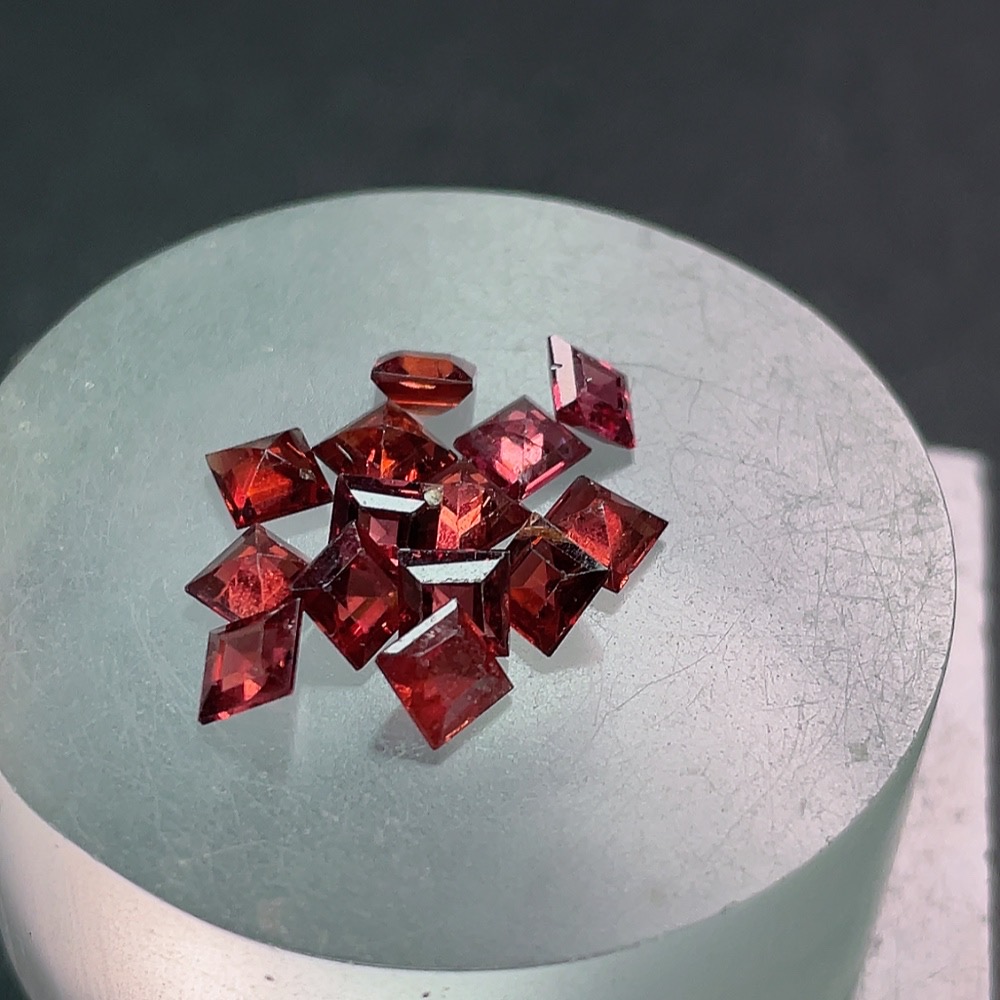 C34950122 Garnet Loose Stones Total Weight Approx.6.44ct Sell as a Lot