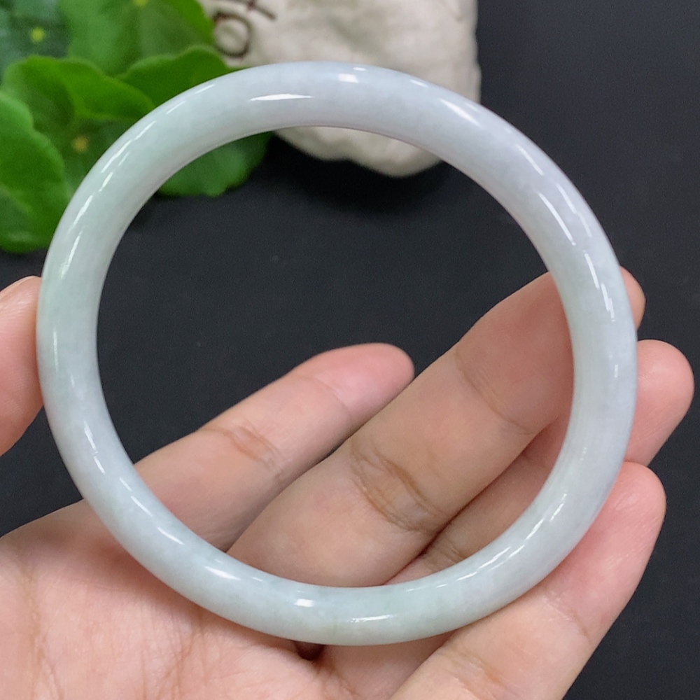 F35126228 Jadeite Round Bangle Size 60.2 Total Weight About 29.6g