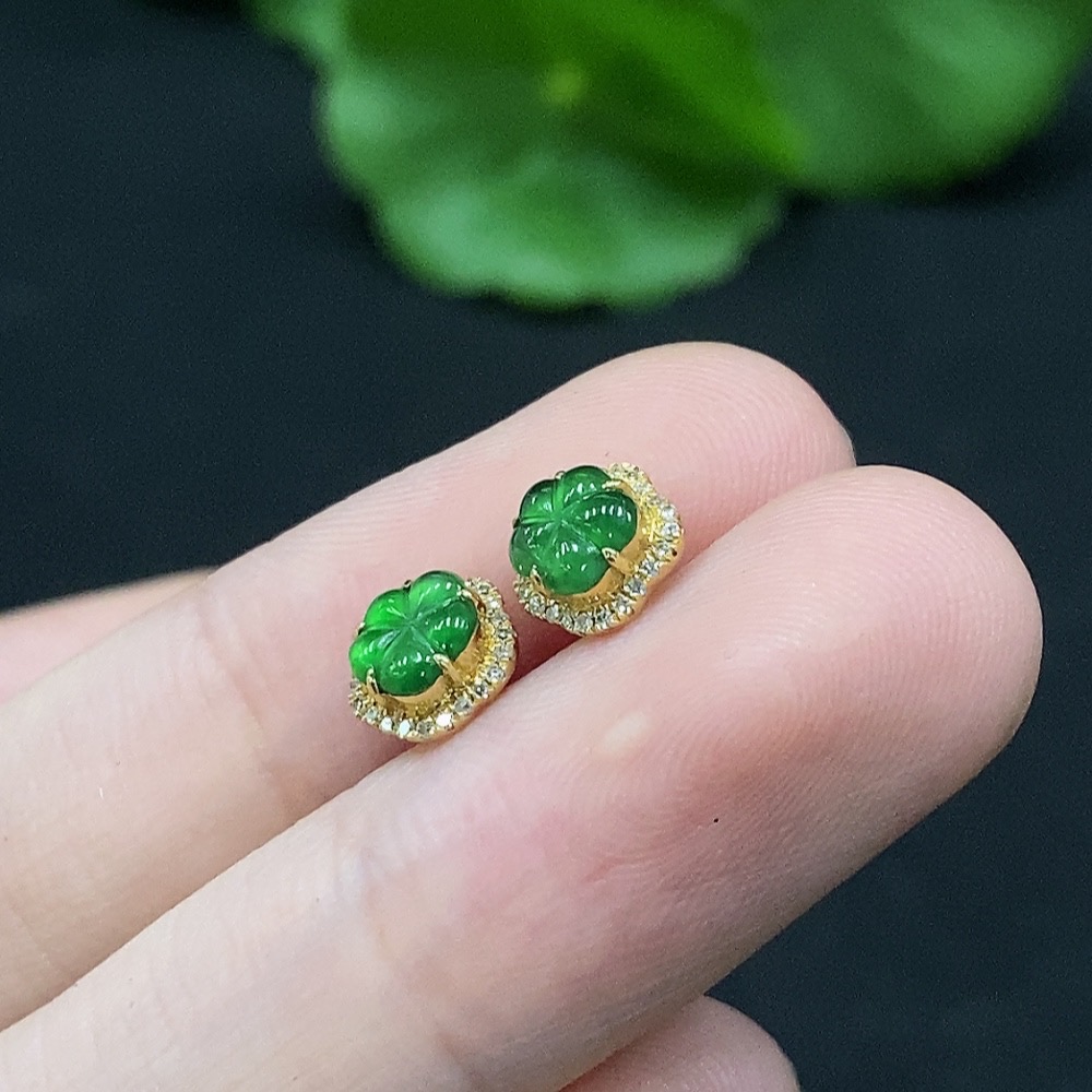 F34028350 Jadeite earrings set in 18K gold with diamond accents, total weight approximately 0.87g (excluding ear stoppers)