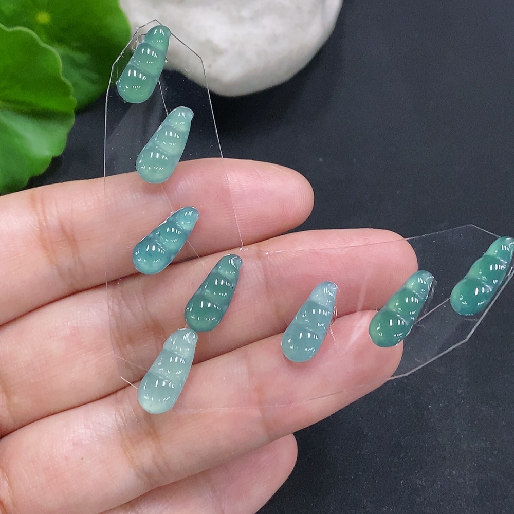 F29316614 Jadeite Lucky Bean Inlaid Pieces Sell as a Lot