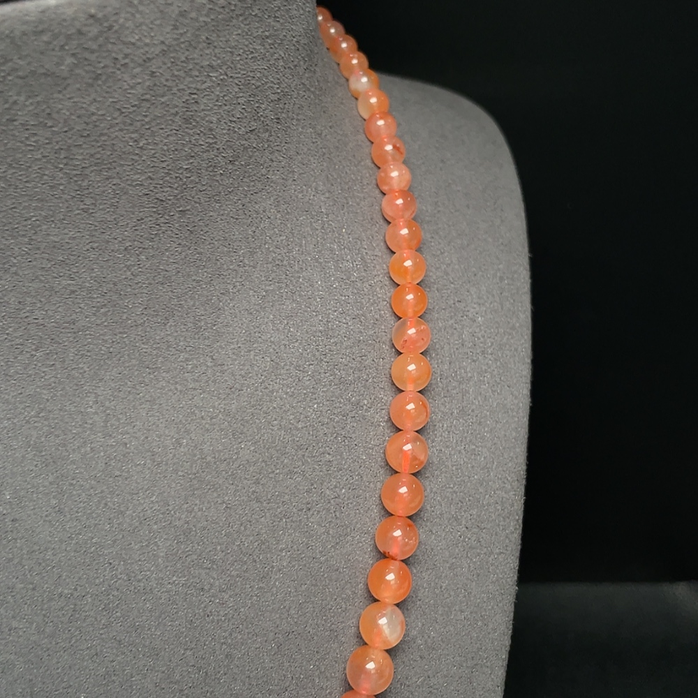 C30445409 Red Agate Necklace with Visible Organic Inclusions, Non-Gold, Total Weight Approx. 36.97g, Size Range 4.1-12.3mm