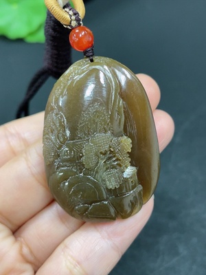 H46559720 和田玉挂件    山水   货品总重约（含绳）22g   配珠非和田玉