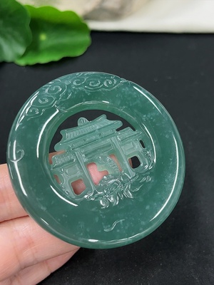 F45347500 翡翠鱼跃龙门挂件 货品总重约34.5克