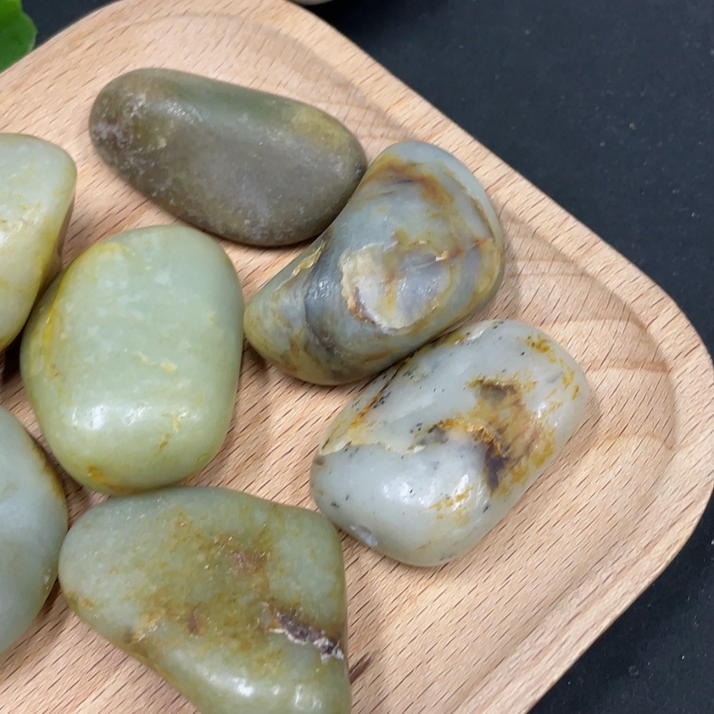 H35084811 Hetian Jade with undetermined skin color formation, total weight approximately 271.4g