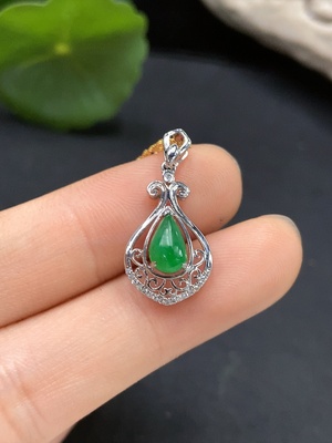 F15622705 Jadeite inlaid pendant 18K gold total weight approx. 1.9g (including chain weight, chain 18K gold)