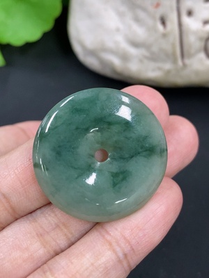 F46599055 翡翠平安扣挂件 货品总重约8.87g
