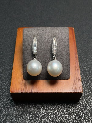 C27156049 Seawater Pearl Earrings Set in Non-Gold Metal, Approx. 11.2mm, Total Weight About 5.82g