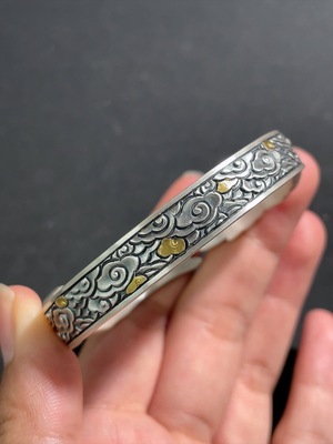 W31666169 Handmade 999 Pure Silver Inlaid with Auspicious Clouds and Crane Feathers Pattern Bracelet Weighing Approximately 71.7 Grams, Miscellaneous
