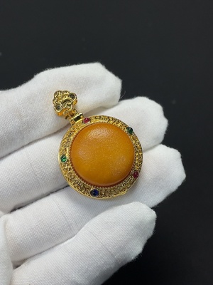 C46536080 琥珀蜜蜡挂件 配石考虑非天然 非金 货品总重约12.28g 卡19.7mm左右