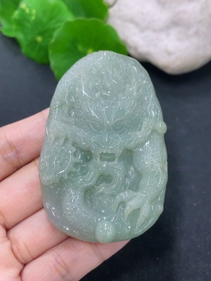 F46568680 翡翠挂件龙牌 货品总约重56.4g