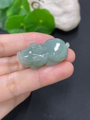F46557745 翡翠貔貅挂件 货品总重约12.2克