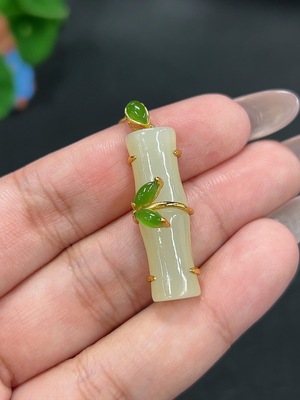 H41939533 和田玉镶嵌挂件 竹节 货品总重约[含链]6.2g 非金