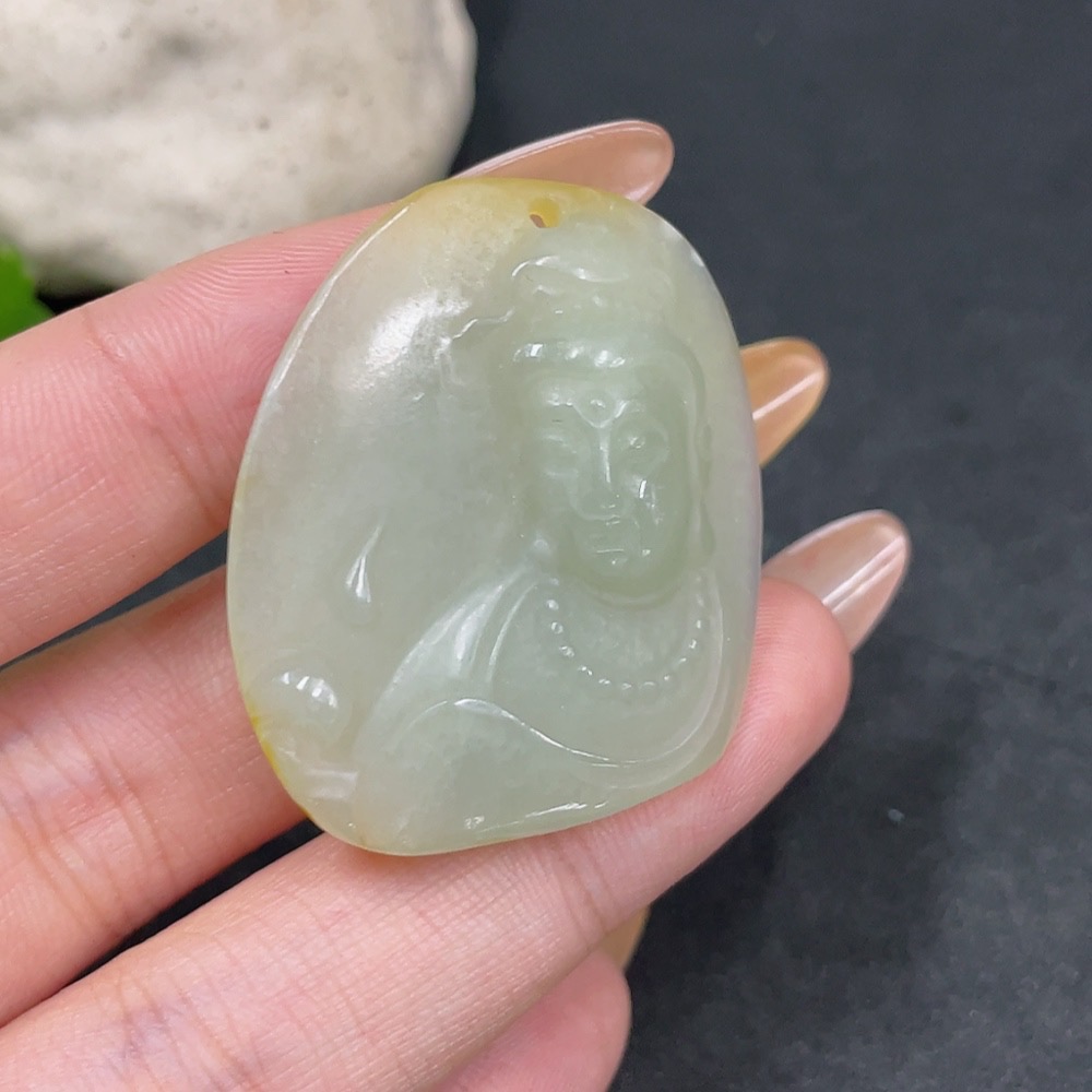 H32706257 Hetian Jade Pendant: Guanyin with Undetermined Skin Color Origin, Total Weight Approximately 11.4g