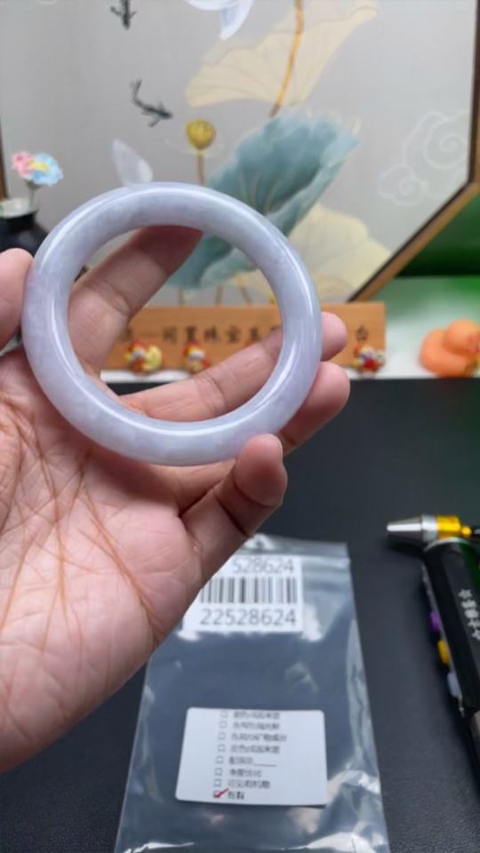 F22528624 Jadeite Bangle Size 57mm with Crack Total Weight 70.492g