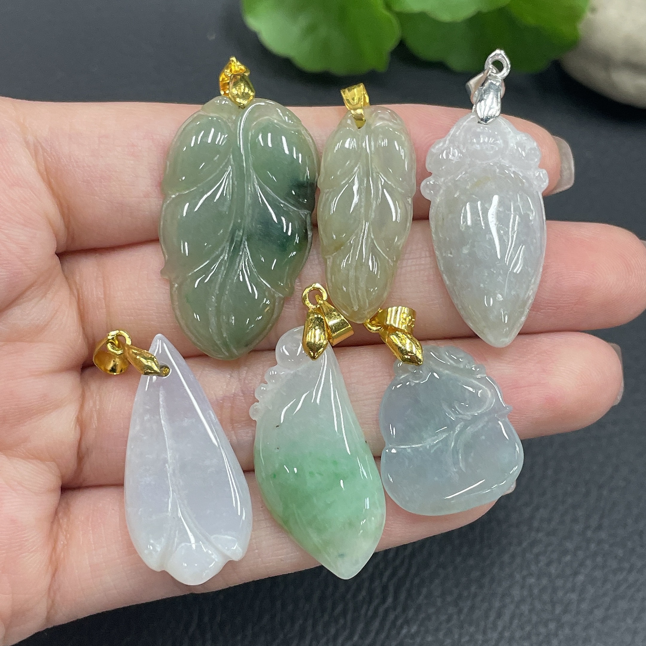 F10869085 Jadeite Pendant Non-Gold Buckle