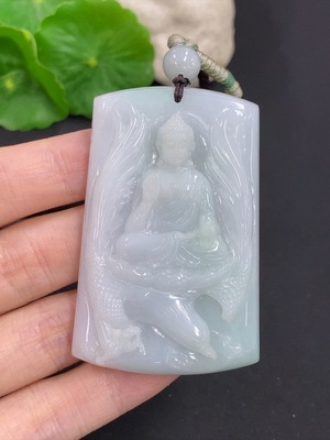 F46555110 翡翠阿弥挂件 货品总重量约57.6克（含绳重）