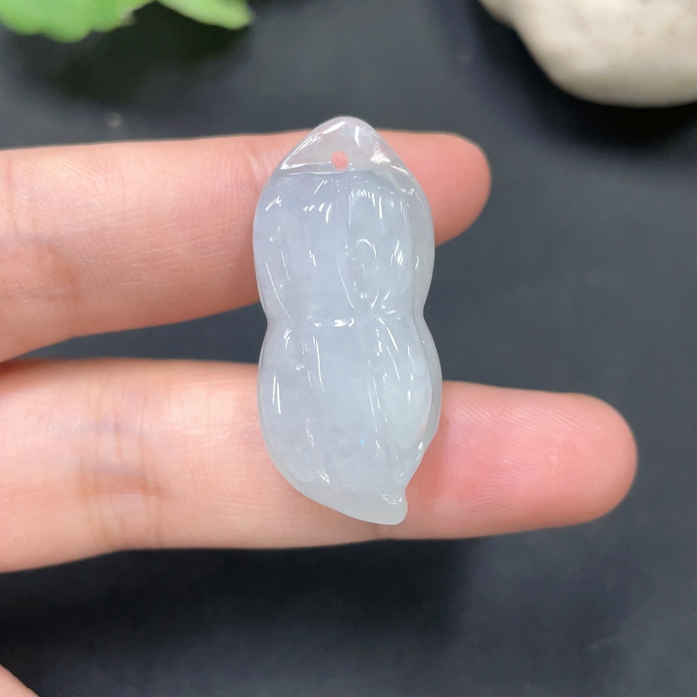 F16761204 Jadeite Peanut Pendant Total Weight 13.084g