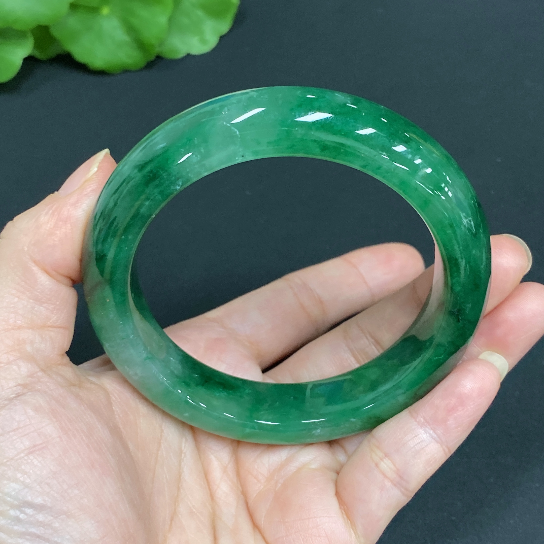 H34015501 African Emerald (Dulong Jade) Round Bracelet