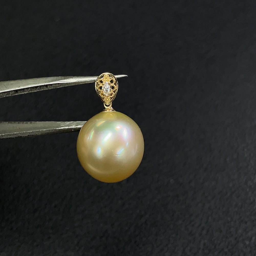 C28224715 Seawater Pearl Pendant Color Origin Undetermined 18K Gold Total Weight Approx. 4.38g Size Approx. 13.6mm
