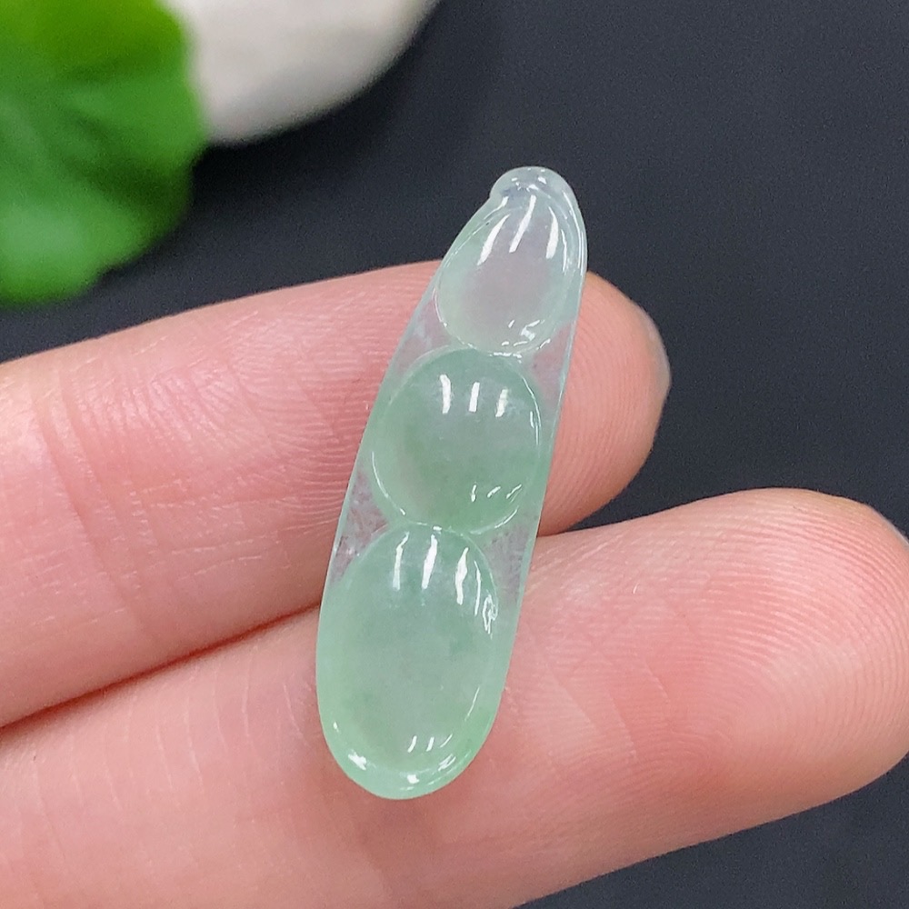 F32808308 Jadeite Lucky Bean Pendant