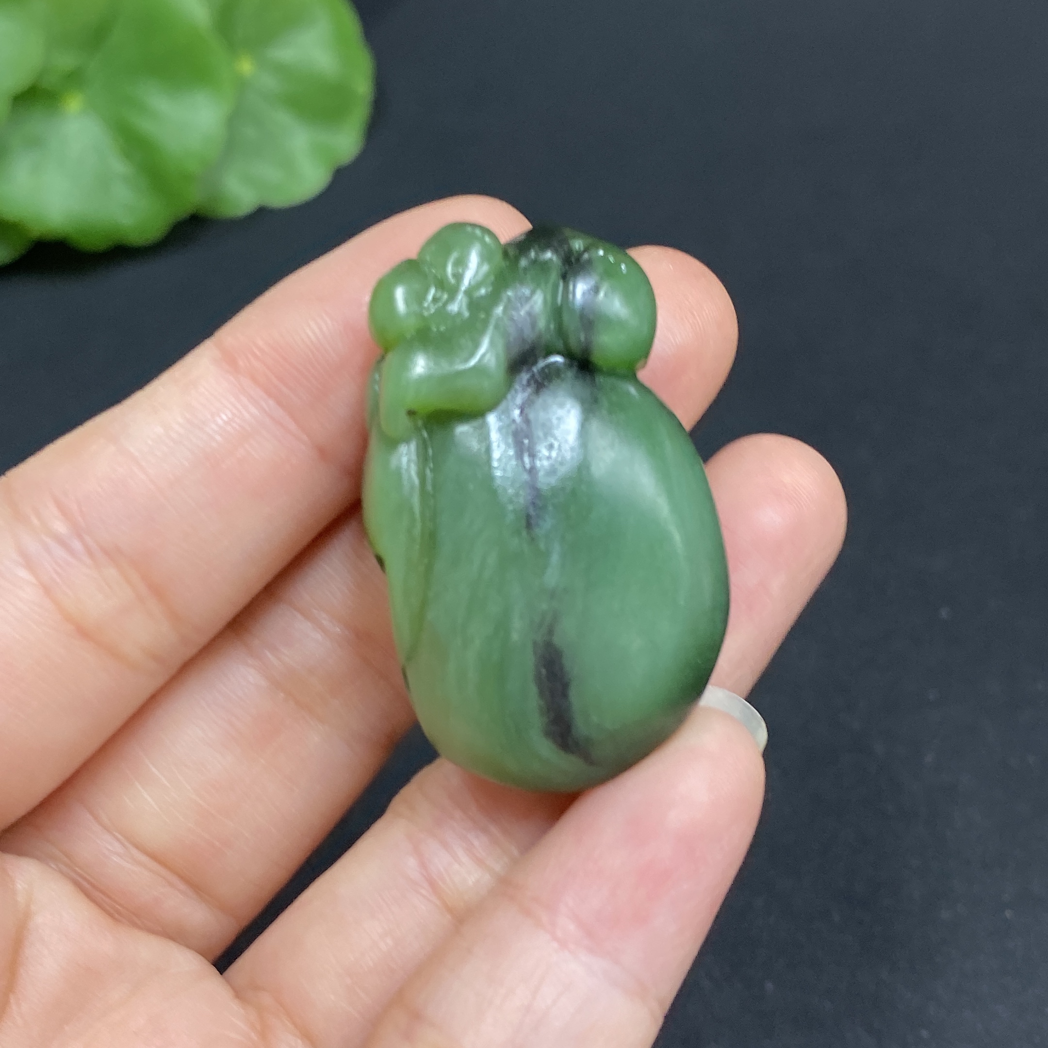 H34986390 Hetian Jade Jasper Pendant - Lucky Monkey Presenting Longevity - Total Weight: Approx. 20.2g