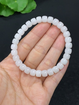 H46560472 和田玉手串   卡6.8mm左右     货品总重约16.1g