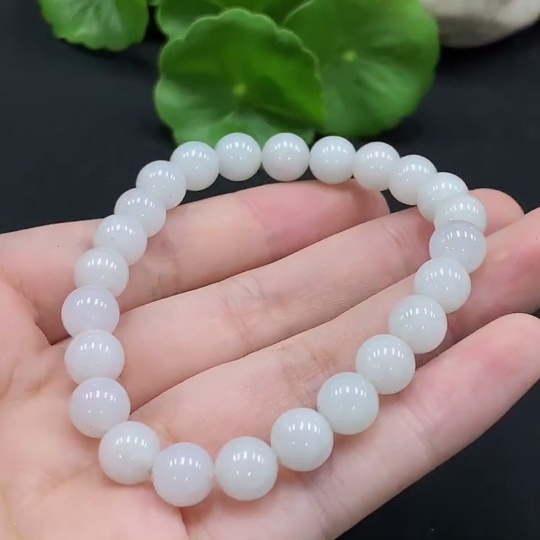 F35113955 Jadeite bracelet, approx. 7.8mm beads, total weight about 20.27g