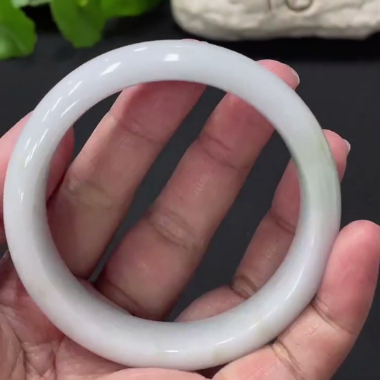 F30518654 Jadeite Regular Bangle (Total Weight: Approx. 69.7g; Inner Diameter: 55.3)