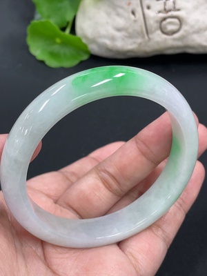 F42952727 翡翠正圈手镯 货品总重约53.49g 58.9圈口