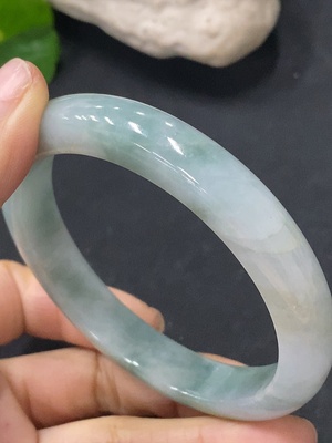 F35161775 翡翠正圈手镯 圈口58.5mm 货品总约重49.6g 有断裂/破损