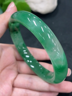 H31581423 African Emerald (Dulong Jade) Round Bracelet