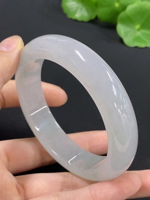 F42968517 翡翠正圈手镯 圈口57.1 货品总重约68.67g