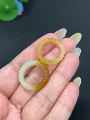 H42979435 和田玉戒圈 货品总重约6.3g