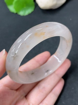 H41945336 非洲翠（独龙玉）正圈手镯  圈口56.8   货品总重约53.8g