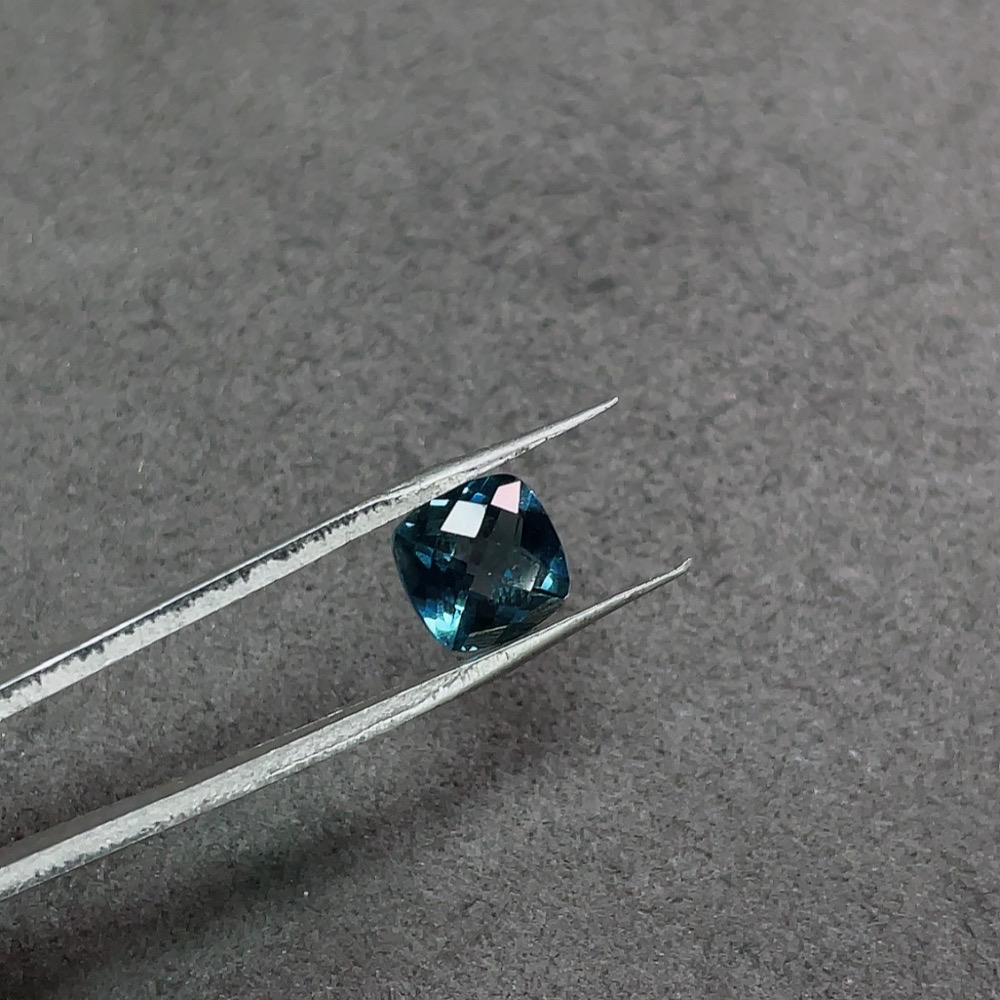 C33923135 Topaz Rough Stone, Color Origin Undetermined, Total Weight Approximately 2.725 Carats